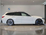 ☆BMWの前後重量配分50:50はエンジン自体をフロントタイヤよりも後ろにずらし、通常はエンジンルーム内に搭載される重量物であるバッテリーをトランクに移動させるなどして実現されています☆