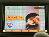 停車中には、お気に入りの番組や映像を楽しめます。長距離移動の休憩時などに、リラックスできる空間を提供します。