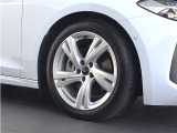 ●オシャレは足元からといいますが、車も同じく足元のエレガンスさで全体のイメージが変わります。