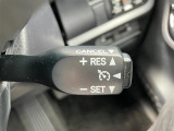 【 クルーズコントロール 】高速道路で便利なクルーズコントロールも装着済み。アクセルを離しても一定速度で走行ができる装備です。加速減速もスイッチ操作でOKです。
