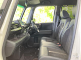 ドライバーの視界を確保するよう設計された室内。操作もスムーズに行え、運転に集中できます。快適な運転環境をご提供します。