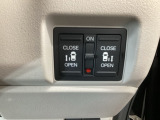 【両側パワースライドドア】両側がパワースライドドアになっており、運転席のスイッチやスマートキーでも開閉が可能です!開口部も広いので乗り降りも楽々♪