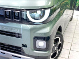 【LEDヘッドライト】悪天候や夜間走行時も良好な視界を確保し安心して運転できる高輝度LEDヘッドライトを装備!点灯速度が早く、消費電力も抑えられています。