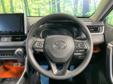 【純正革巻きステアリング】上質な革を使用することで、手にしっかり馴染みとても運転しやすいハンドルです♪