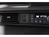スマートフォンなどの音楽再生が可能なUSB接続ジャック装備車両です♪♪♪