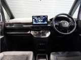 ◆インテリアパネル◆視界広々で非常に運転しやすくロングドライブでも疲れを感じさせないすっきりとまとまったインパネ周りです。