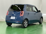 後席の窓には外から車内が見えにくくなるプライバシーガラスを採用。周りを気にせずリラックスして過ごせます