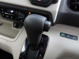 無段変速のCVT車です!発進から加速までアクセルを一定にして走ることにより、滑らかに走ります!