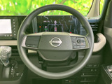 握りやすく操作性に優れたステアリング。快適なドライビングポジションをサポートし、運転の楽しさを高めます。小回りの効く操作感も魅力です。
