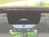 【三菱e-Assist】走行中に前方の車両等を認識し、衝突しそうな時は警報とブレーキで衝突回避と被害軽減をアシスト。より安全にドライブをお楽しみいただけます。