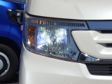 ★社外LEDヘッドライト搭載★ 白っぽく光る明るく省電力なLEDライト!先進的な白い輝きでフロントフェースを引き締めます☆
