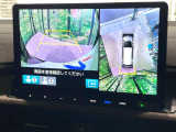 【マルチビューカメラシステム】専用のカメラにより、上から見下ろしたような視点で360度クルマの周囲を確認することができます☆死角部分も確認しやすく、狭い場所での切り返しや駐車もスムーズに行えます。