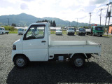 4WD、5速MT、エアコン、パワステ、ハイ、ロー切替付き!ご来店の際は、在庫確認の上お越しくださいますようお願いします。