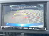 【バックカメラ】駐車時に後方がリアルタイム映像で確認できます。大型商業施設や立体駐車場での駐車時や、夜間のバック時に大活躍!運転スキルに関わらず、今や必須となった装備のひとつです!