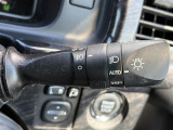 【オートライト(AUTO)】外の明るさをシステムが感知して、自動でヘッドライトが点灯します。ヘッドライトをつけ忘れを防ぐ便利機能です。