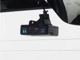 ◆リアにもドライブレコーダーを装備しております◆映像・音声などを記録する自動車用の装置です。もしもの事故の際の記録はもちろん、旅行の際の思い出としてドライブの映像を楽しむことができます。