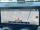 ●純正ナビ:一体感のあるナビは、高級感ある車内を演出してくれます。Bluetooth再生などオーディオ機能も充実しておりますので、運転もより楽しめます♪