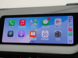 【アップルカープレイ】iPhoneがBMW車両とワイヤレスで接続されます。Apple CarPlayでは、オーディオストリーミングやメッセージングアプリがディスプレイに表示されます。