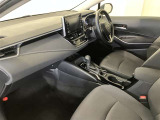 運転席周りのレイアウトをご覧ください。ナビゲーションが綺麗に装着されすっきり収まってますね!