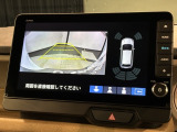 リバースギアに入れるだけで後方の表示へ切り替わります。夜間や雨の日の駐車も楽になりますよ。
