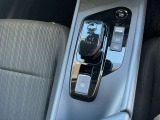 駐車ブレーキは電動式です。オートホールド機能付きで便利ですね