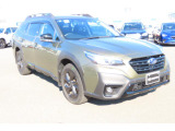 SUBARUふれあいフォローシステム。定期的な点検・整備とそのご連絡を差し上げる、アフターフォローシステム。まず納車1ヶ月目に点検・整備を行ない、その後6ヶ月ごとのセーフティチェック、12ヶ月法定