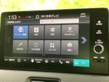 お気に入りの音楽やラジオをクリアな音質で楽しめます。直感的な操作で、簡単に楽曲の選択や音量調節が可能です。快適な車内空間を演出します。