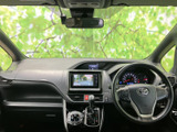 広々とした室内空間が魅力。ドライバーからの視界も広く、運転しやすい環境です。快適なドライブをサポートする空間です。