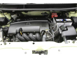 エンジンルームの樹脂部分は丁寧に磨いてツヤをだしています。当社の中古車のエンジンルームクリーニングはとても自信があります★