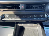 【エアコン】『エアコン装備』の画像になります。暑い夏でも寒い冬でも、車内に快適な空気を届けるので、いつでも快適な車内空間を創り上げます!