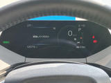 視認性の高いメーター類が、運転に必要な情報を的確に伝えます。運転に集中できる、シンプルで洗練されたデザインです。