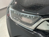 LEDヘッドライトは、点灯の瞬間から最大光量を発揮し、突然暗くなるトンネルなどでの安定感を高めます。