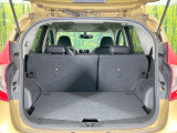 普段のお買い物や通勤、送迎等に十分な荷室スペースを確保しております。セカンドシートを倒すと、大きな荷物の積載も可能です♪