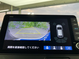 バック時の安全性を高めるバックモニター。周囲の状況を画面で確認でき、狭い場所でも安心です。駐車が苦手な方にもおすすめです。