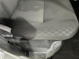 痛みの出やすい運転席シートの角、フロアマット、座面、ともに良好です