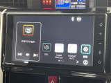 【純正9インチディスプレイオーディオ】FM・AMラジオやBluetooth接続、フルセグTVの視聴など多彩な機能を搭載しています。CarPlay、AndroidAutoにも対応。