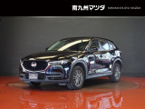 中古車専門再生工場にて熟練専任スタッフが丁寧に清掃、仕上げを実施しております。また、お客様に安心してご検討いただける様、公取協が定める基準に基づき車両検査を実施し、車両状態評価証を発行しております。