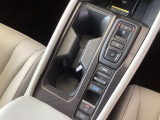 ワンアクションでスムーズな運転を支援する、エレクトリックギアセレクターに、パーキングブレーキは、電子制御パーキングブレーキです。