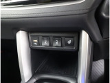 Zグレードですので、運転席・助手席にはシートヒーターがついています。