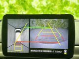 後方の状況を画面で確認できるので、狭い場所での駐車や車庫入れが楽になります。安全な運転をサポートし、安心感を与えてくれます。
