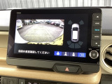 バックも安心のバックカメラ付いています。バックカメラがあると、いつでも安全にバックできますね。死角も減ります。