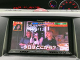 停車中にTVや映像を楽しめます。長時間の移動も、退屈することなく快適にお過ごしいただけます。