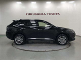 【まるごとクリーニング】シートを取り外し、車内を徹底洗浄。隅々まで丁寧に仕上げています。