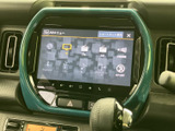 多彩なソースに対応し、快適なドライブを演出。Bluetooth接続でスマートフォンとの連携も可能です。お好みの音楽で、車内空間を彩ります。