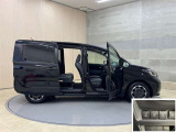 スライドドアは子供やお年寄りでも乗り降りしやすい!狭い場所に駐車した時、壁や隣の車にドアをぶつける心配もありません。雨の日で濡れにくく、お子様のいるママにもおススメな機能です!☆両側電動です♪☆