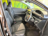 運転席シート廻りは使用感も少なく、良好な状態となっています。前オーナー様が丁寧に使っていたことがよくわかりますね。