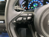 ステアリングスイッチ付き。前方から目を離すことなく操作することが可能です。