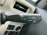操作しやすい位置に配置されたウインカーレバーで、安全な車線変更をサポート。直感的に操作でき、スムーズな運転を支援します。
