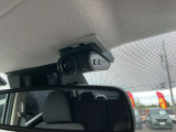 【日産オリジナルドライブレコーダー(フロント+室内)】車室内カメラで車内および車側面を撮影。走行中の幅寄せ対策や後方撮影にも対応しております。