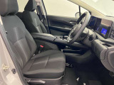 ゆったりと座れる運転席シートですのでストレスなく運転が出来ますよ!